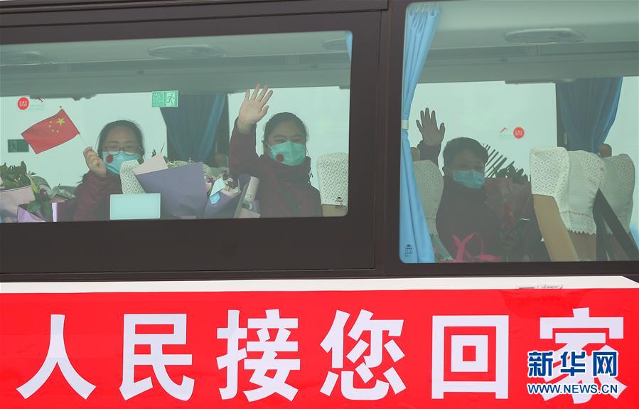 (在習(xí)近平新時(shí)代中國(guó)特色社會(huì)主義思想指引下——新時(shí)代新作為新篇章·習(xí)近平總書記關(guān)切事·圖文互動(dòng))(2)給你最溫暖的擁抱——保護(hù)關(guān)心愛護(hù)抗疫一線醫(yī)務(wù)人員在行動(dòng)