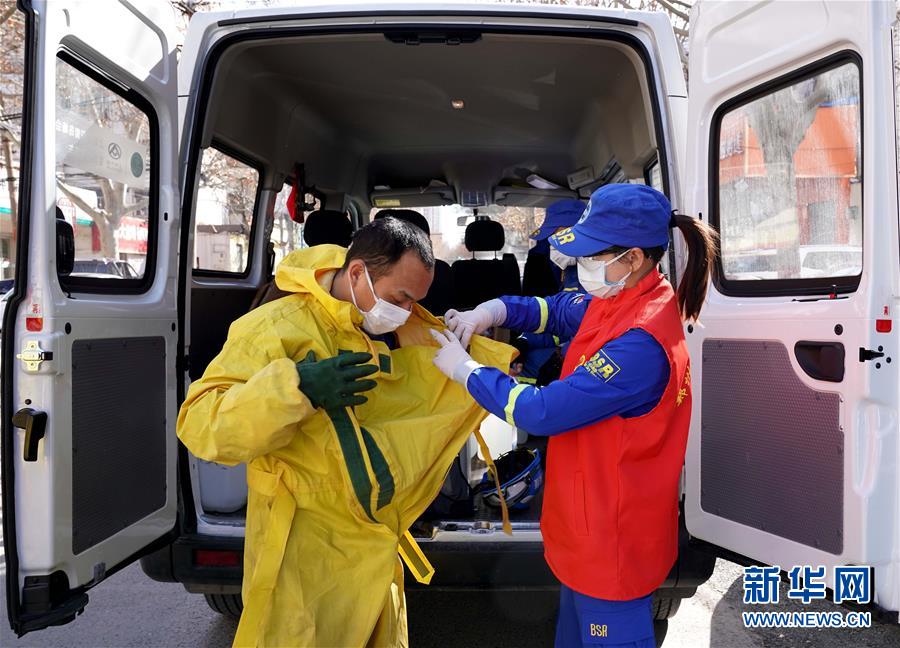 （習(xí)近平致敬的戰(zhàn)&ldquo;疫&rdquo;英雄&middot;志愿者篇&middot;圖文互動(dòng)）（3）他們，微光成炬照征程