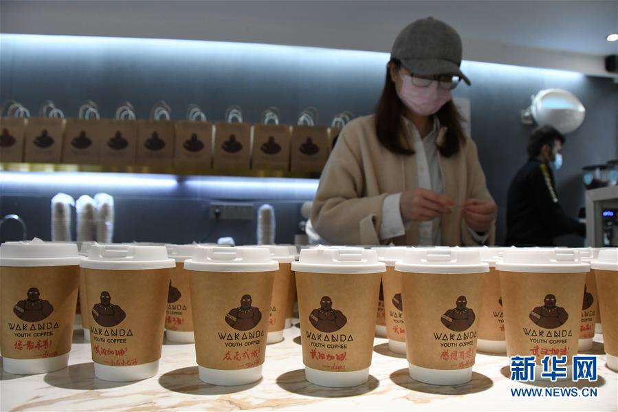 （新華全媒頭條&middot;習(xí)近平致敬的戰(zhàn)&ldquo;疫&rdquo;英雄&middot;武漢人民篇&middot;圖文互動）（9）壯哉，大武漢&mdash;&mdash;獻給英雄的武漢人民