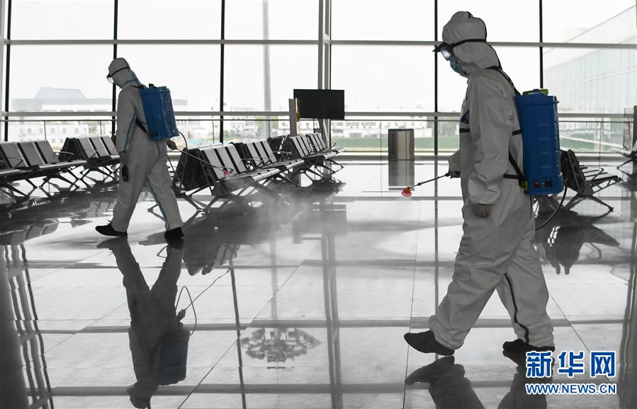 (聚焦疫情防控)(7)武漢天河機(jī)場(chǎng)為復(fù)航開展消殺作業(yè)