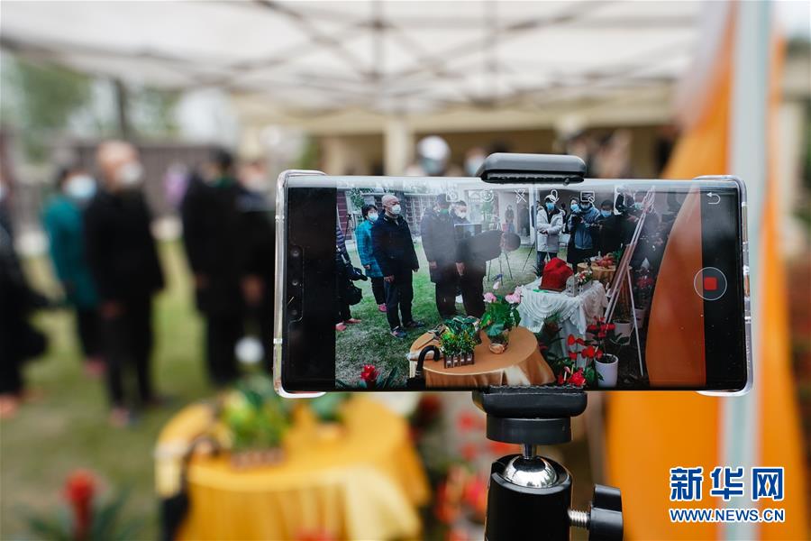 （在習(xí)近平新時代中國特色社會主義思想指引下&mdash;&mdash;新時代新作為新篇章&middot;習(xí)近平總書記關(guān)切事&middot;圖文互動）（10）讓城市更聰明　讓經(jīng)濟更智慧&mdash;&mdash;各地加快形成數(shù)字新動能促經(jīng)濟社會行穩(wěn)致遠(yuǎn)