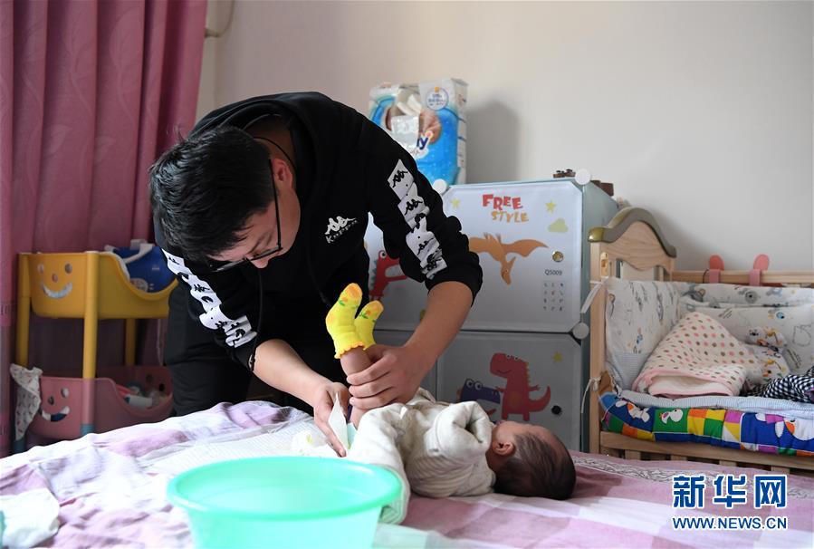 （一線抗疫群英譜&middot;圖文互動）（3）&ldquo;再年輕，也要學(xué)做頂梁柱&rdquo;&mdash;&mdash;記&ldquo;95后&rdquo;干警李文超