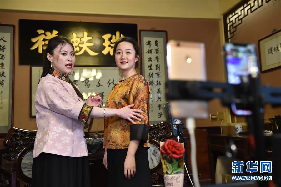 (圖文互動)(4)京城老字號“試水”網(wǎng)絡直播 探索非遺“活態(tài)”傳承