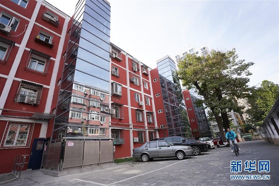 （新華全媒頭條&middot;圖文互動(dòng)）（1）88級(jí)臺(tái)階，終于不再是座&ldquo;山&rdquo;？&mdash;&mdash;北京老舊小區(qū)加裝電梯現(xiàn)狀調(diào)查