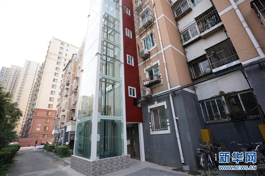 （新華全媒頭條&middot;圖文互動(dòng)）（3）88級(jí)臺(tái)階，終于不再是座&ldquo;山&rdquo;？&mdash;&mdash;北京老舊小區(qū)加裝電梯現(xiàn)狀調(diào)查