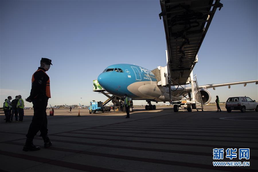 （圖文互動&middot;國際疫情）（1）通訊：3.8萬公里的航程　跨越大洋的情誼&mdash;&mdash;記阿根廷從中國運載防疫物資