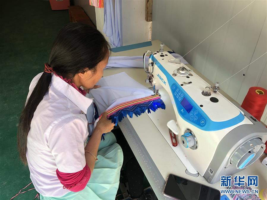 （新華全媒頭條&middot;圖文互動(dòng)）（9）春天里的5個(gè)&ldquo;戰(zhàn)貧&rdquo;瞬間&mdash;&mdash;習(xí)近平總書記關(guān)于脫貧攻堅(jiān)決策部署指引攻克最后的深貧堡壘