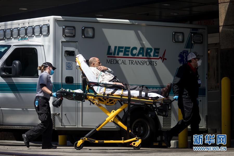 (新華全媒頭條·圖文互動(dòng))(5)白衣執(zhí)甲為蒼生——全球抗疫戰(zhàn)場(chǎng)醫(yī)護(hù)人員群像