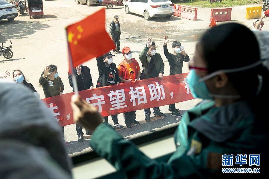 （聚焦疫情防控&middot;圖文互動）（1）分秒必爭！一切為了治病救人&mdash;&mdash;中國抗疫生命至上的生動實踐