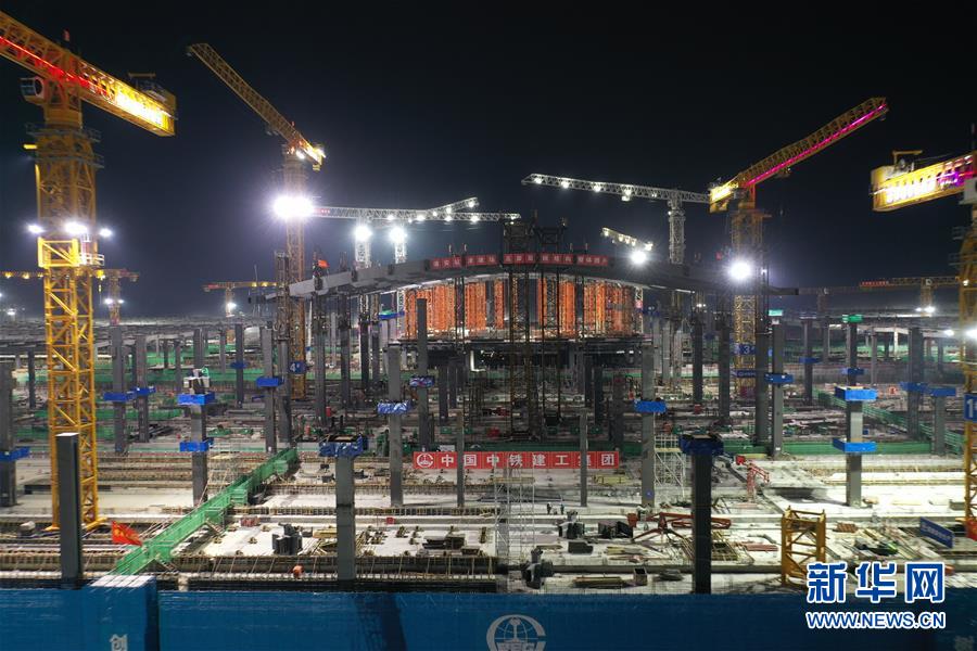 (圖文互動(dòng))(1)狀似滴落的露珠:京雄城際雄安站津雄場(chǎng)站鋼屋蓋提升完成