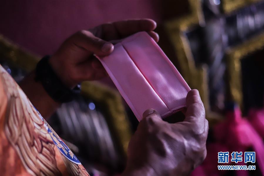 （海外抗疫故事&middot;圖文互動(dòng)）（4）通訊：自制口罩回饋社會(huì)&mdash;&mdash;巴西桑巴舞校&ldquo;巧手抗疫&rdquo;