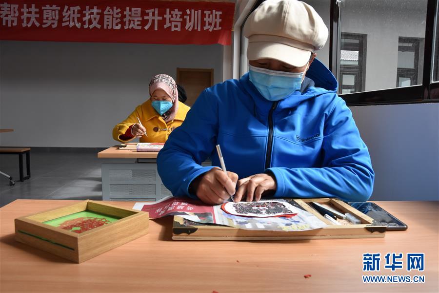 （決戰(zhàn)決勝脫貧攻堅(jiān)&middot;圖文互動(dòng)）從&ldquo;灶臺(tái)&rdquo;到&ldquo;非遺&rdquo;舞臺(tái)&mdash;&mdash;寧夏海原縣農(nóng)村婦女雙手拓開致富路