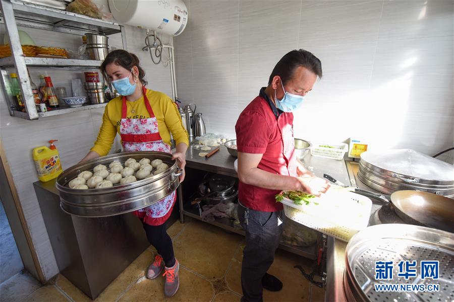 (決戰(zhàn)決勝脫貧攻堅·圖文互動)(7)阿布都艾尼北上務(wù)工“三級跳”