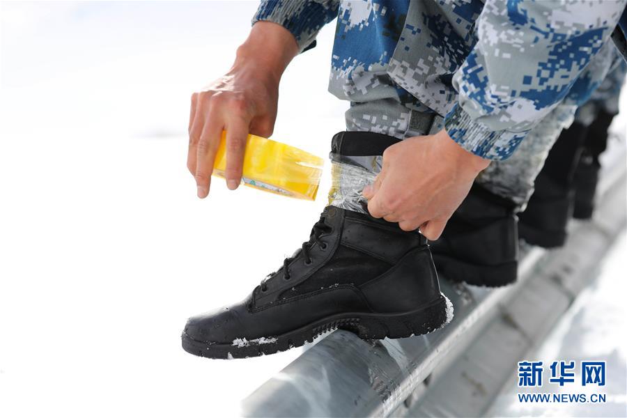 （圖文互動(dòng)）（2）特寫：山再高，也要把給養(yǎng)送上去！