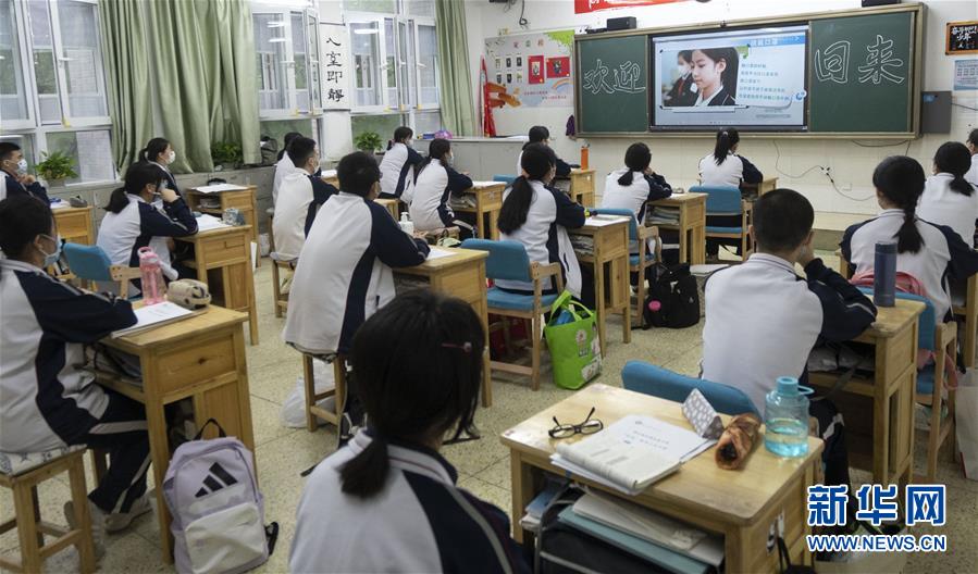 (聚焦疫情防控)(6)武漢:高三年級復(fù)學(xué)