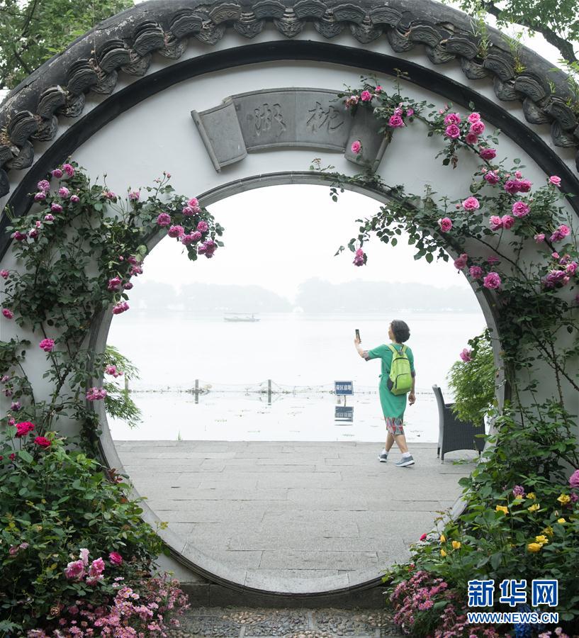 (新華全媒頭條·圖文互動)(5)人氣回暖 消費復(fù)蘇 健康出行——加長版“五一”假期觀察