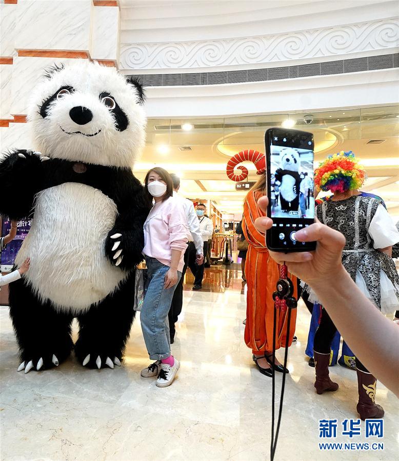 (新華全媒頭條·圖文互動)(8)人氣回暖 消費復(fù)蘇 健康出行——加長版“五一”假期觀察