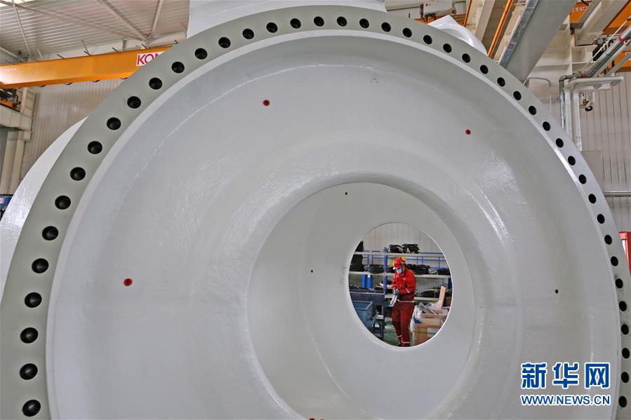 (聚焦復(fù)工復(fù)產(chǎn)·圖文互動(dòng))(1)聆聽(tīng)復(fù)蘇的腳步——新疆企業(yè)一線生產(chǎn)見(jiàn)聞