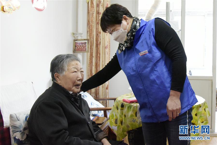 (在習(xí)近平新時代中國特色社會主義思想指引下——新時代新作為新篇章·習(xí)近平總書記關(guān)切事·圖文互動)(7)增強困難群眾對疫情影響的抵抗力