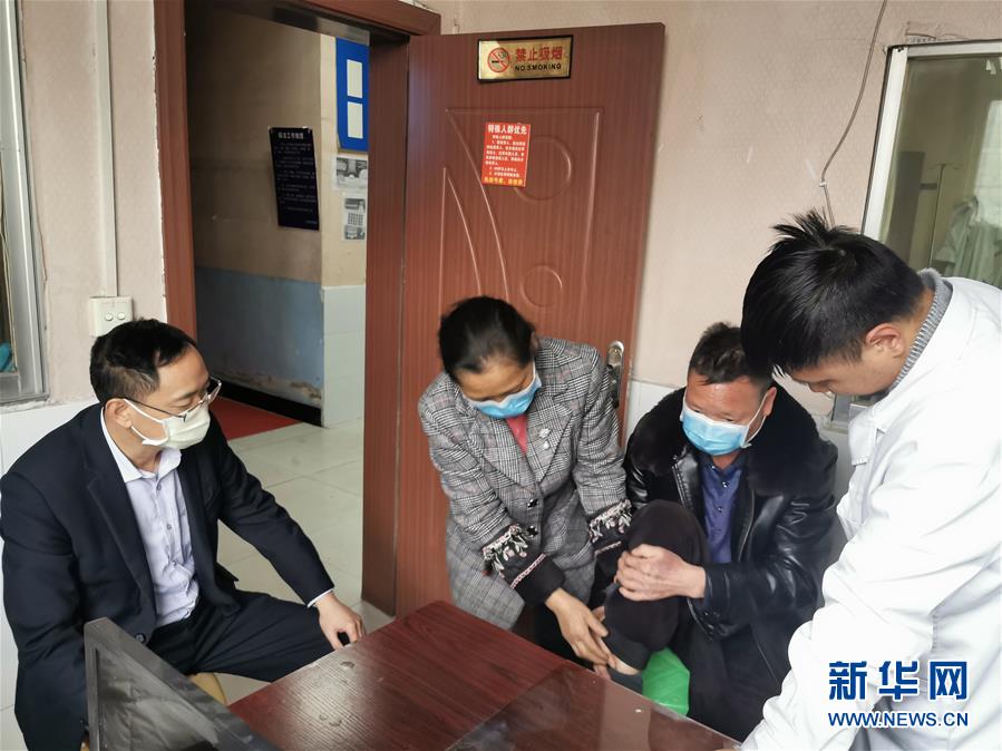 (在習(xí)近平新時代中國特色社會主義思想指引下——新時代新作為新篇章·習(xí)近平總書記關(guān)切事·圖文互動)(8)增強困難群眾對疫情影響的抵抗力