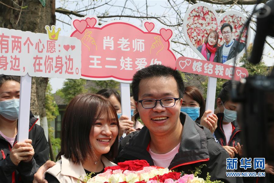 （新華全媒頭條&middot;圖文互動(dòng)）（12）&ldquo;我看不見你的樣子，但我知道你是誰&rdquo;&mdash;&mdash;寫在國際護(hù)士節(jié)來臨之際