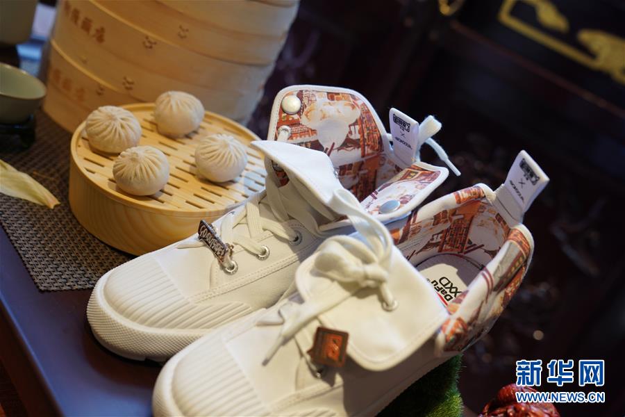 (新華全媒頭條·圖文互動(dòng))(6)“風(fēng)”起“云”涌 中國(guó)品牌在全球戰(zhàn)“疫”中崛起