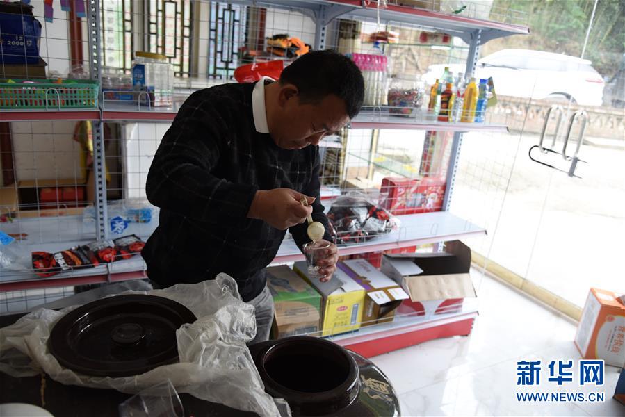 （新華全媒頭條&middot;圖文互動(dòng)）（5）刺梨花開(kāi)滿(mǎn)山紅&mdash;&mdash;記在貴州脫貧攻堅(jiān)一線(xiàn)奮斗的殘疾人