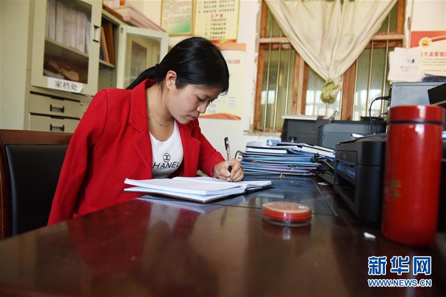 （新華全媒頭條&middot;圖文互動(dòng)）（9）刺梨花開(kāi)滿(mǎn)山紅&mdash;&mdash;記在貴州脫貧攻堅(jiān)一線(xiàn)奮斗的殘疾人