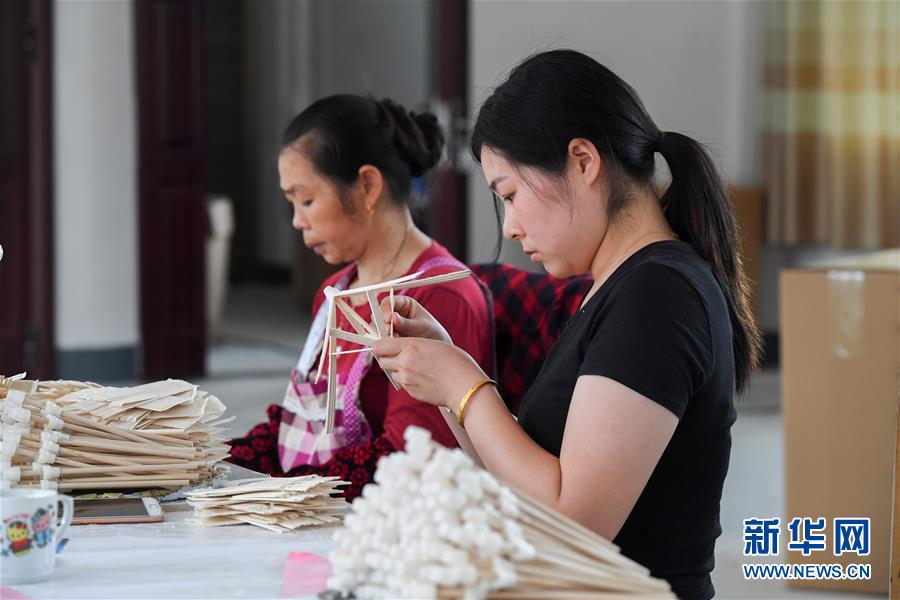 （決戰(zhàn)決勝脫貧攻堅&middot;圖文互動）（4）老手藝撐起&ldquo;脫貧傘&rdquo;