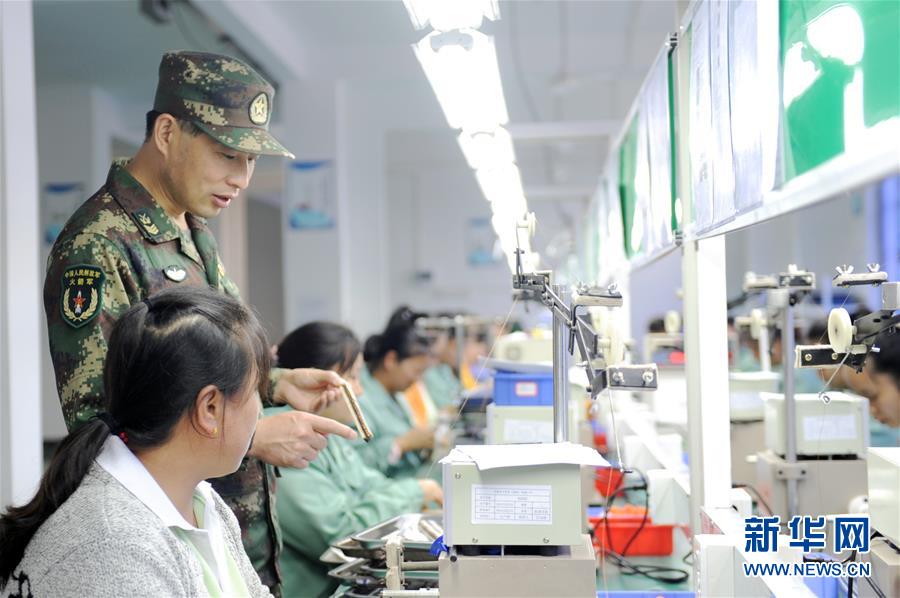 （代表委員履職&middot;圖文互動(dòng)）（1）跑遍山寨送希望 奔波萬里助脫貧&mdash;&mdash;全國(guó)人大代表周豐林履職記