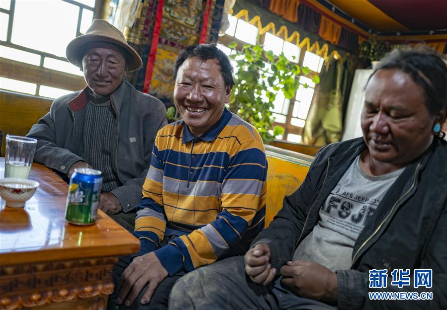 （圖文互動(dòng)）（2）老農(nóng)多吉和他的珠峰&ldquo;牛頭旅館&rdquo;