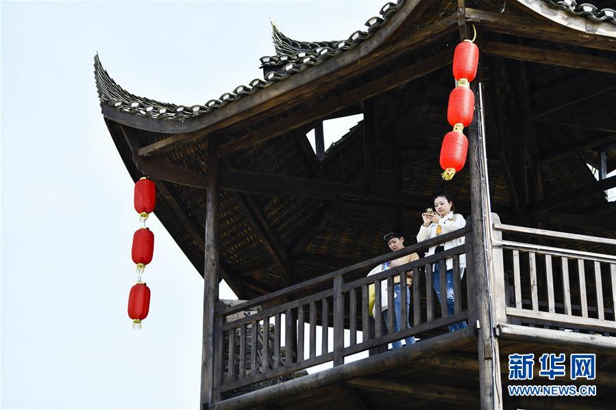 （新華全媒頭條&middot;圖文互動(dòng)）（20）從人民中汲取磅礴力量&mdash;&mdash;習(xí)近平總書記同出席2020年全國(guó)兩會(huì)人大代表、政協(xié)委員共商國(guó)是紀(jì)實(shí)