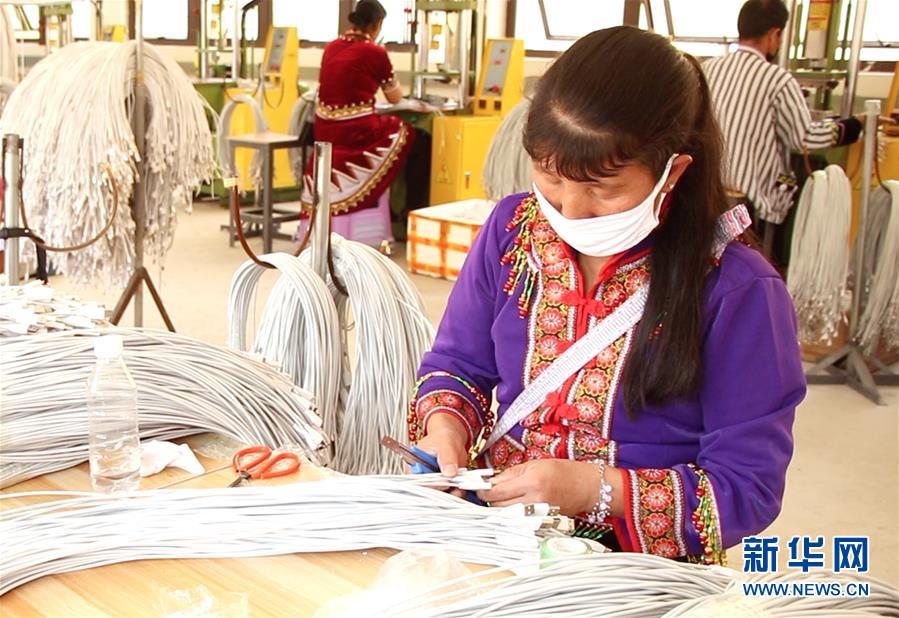 (新華全媒頭條·兩會(huì)精神看落實(shí)·圖文互動(dòng))(2)努力讓群眾看到變化得到實(shí)惠——落實(shí)全國兩會(huì)精神持續(xù)保障和改善民生述評