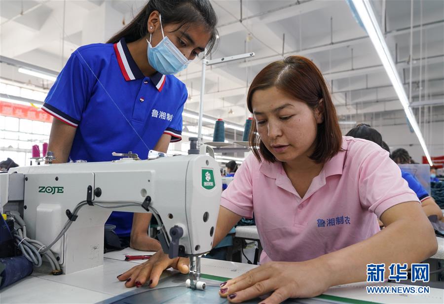 (決戰(zhàn)決勝脫貧攻堅·圖文互動)(1)紡織女工進(jìn)城記