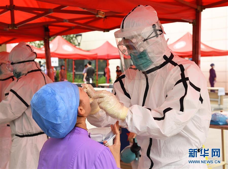 (聚焦疫情防控)(2)北京:加強(qiáng)核酸檢測采樣點(diǎn)管理