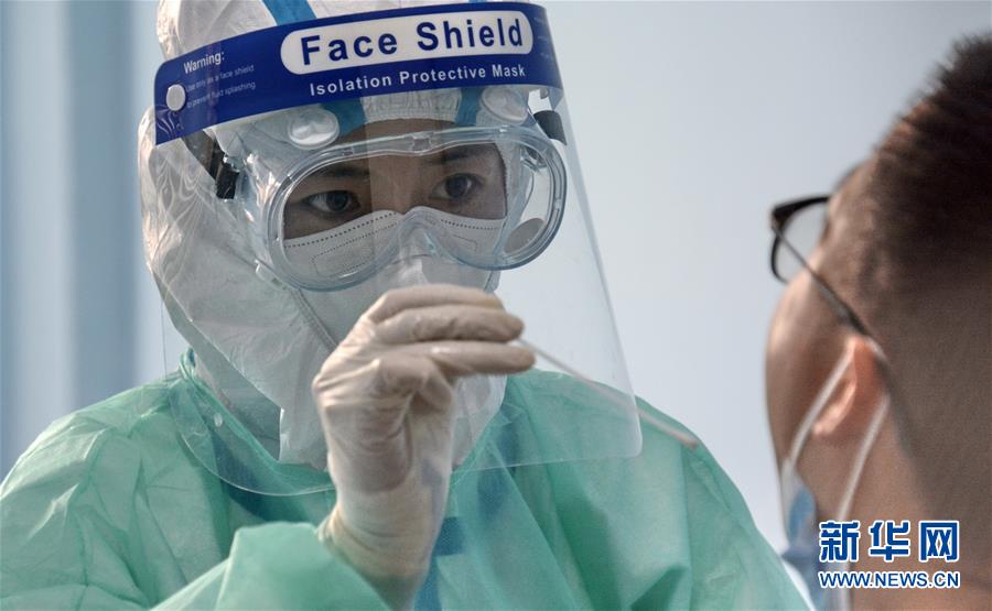 （新華全媒頭條&middot;圖文互動）（11）構筑守護城市、守護生命的堅強防線&mdash;&mdash;北京開展大規(guī)模核酸檢測