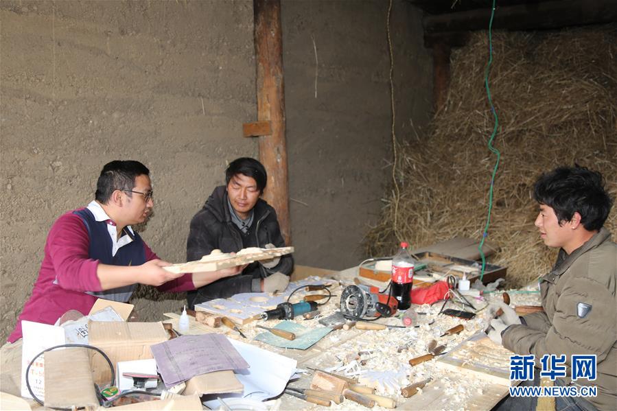 (決戰(zhàn)決勝脫貧攻堅(jiān)·圖文互動)香巴拉深處有個(gè)“留村碩士”