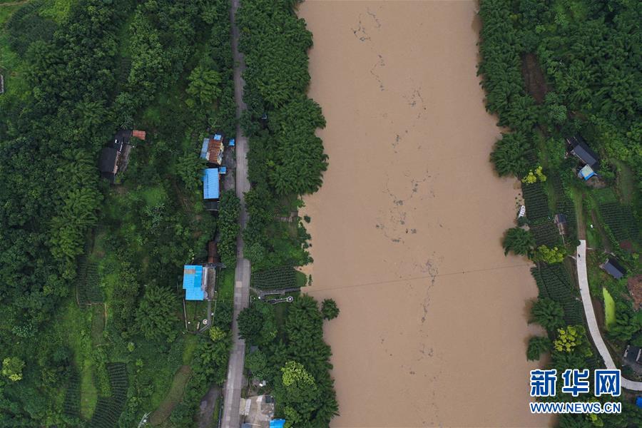 (在習(xí)近平新時(shí)代中國特色社會(huì)主義思想指引下——新時(shí)代新作為新篇章·習(xí)近平總書記關(guān)切事·圖文互動(dòng))(6)戰(zhàn)洪魔 保安全——近期防汛救災(zāi)熱點(diǎn)觀察