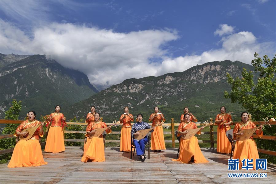 （圖文互動）（6）雪山草地展新貌&mdash;&mdash;四川阿壩州脫貧奔小康紀實