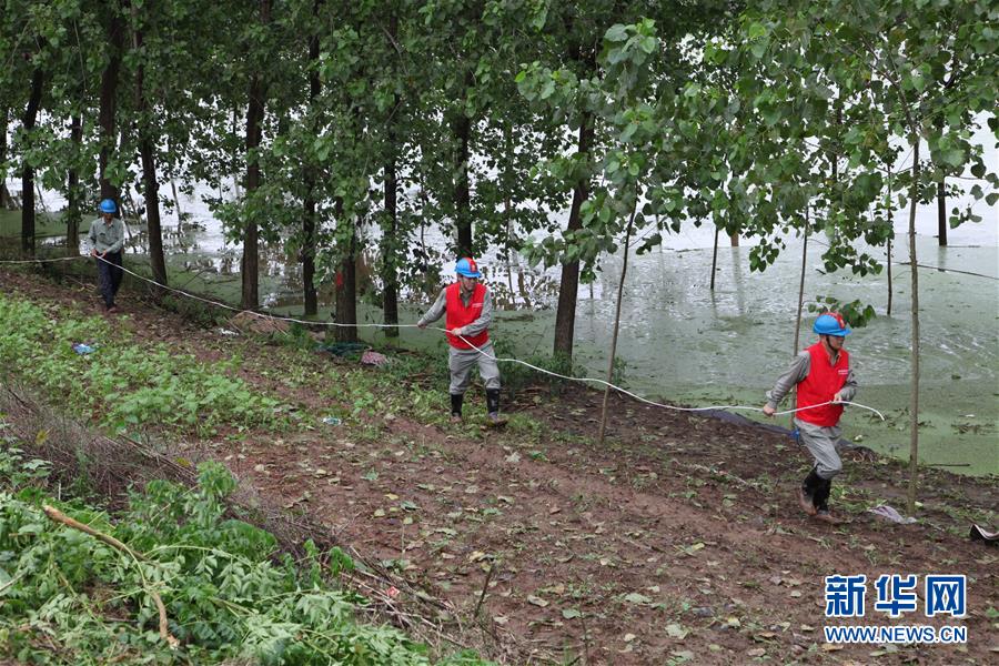 （圖文互動）（2）搶險！群眾的安全高于一切&mdash;&mdash;湖北統(tǒng)籌部署緊急應(yīng)對洪澇災(zāi)害