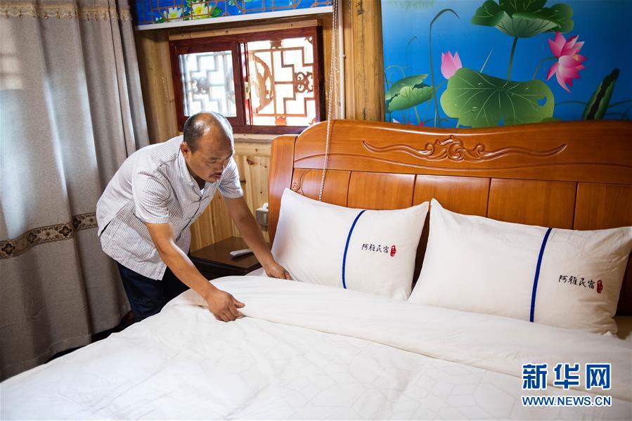 （新華全媒頭條&middot;走向我們的小康生活&middot;圖文互動）（3）那山，那人，那苗寨&mdash;&mdash;十八洞村三代人的奮斗史