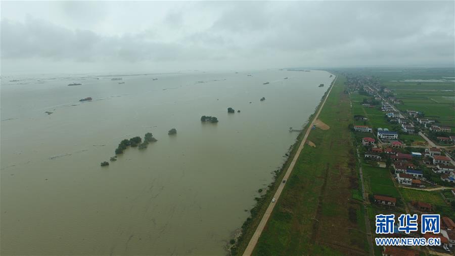 （防汛抗洪&middot;圖文互動(dòng)）（5）&ldquo;險(xiǎn)情不可怕，可怕的是不能及時(shí)發(fā)現(xiàn)險(xiǎn)情&rdquo;&mdash;&mdash;洞庭湖巡堤查險(xiǎn)現(xiàn)場(chǎng)直擊