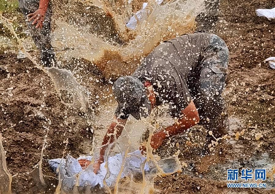 (防汛抗洪·圖文互動)(3)東部戰(zhàn)區(qū)陸軍再次抽調1.6萬余人增援抗洪一線