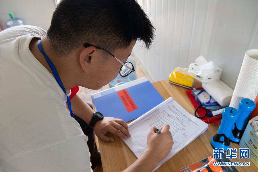 （防汛抗洪&middot;圖文互動）（4）在大堤上成長，為人民守護&mdash;&mdash;洪水中的青年&ldquo;生力軍&rdquo;