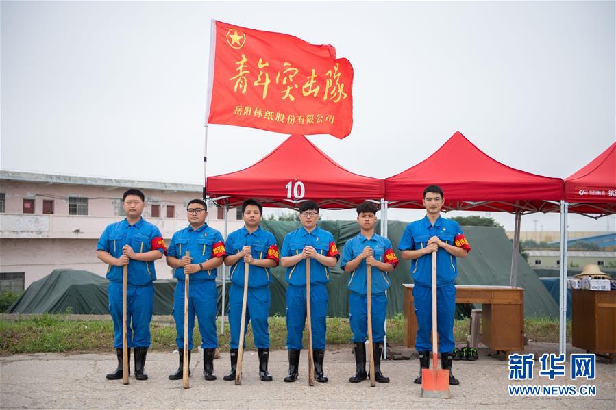 （防汛抗洪&middot;圖文互動）（8）在大堤上成長，為人民守護&mdash;&mdash;洪水中的青年&ldquo;生力軍&rdquo;