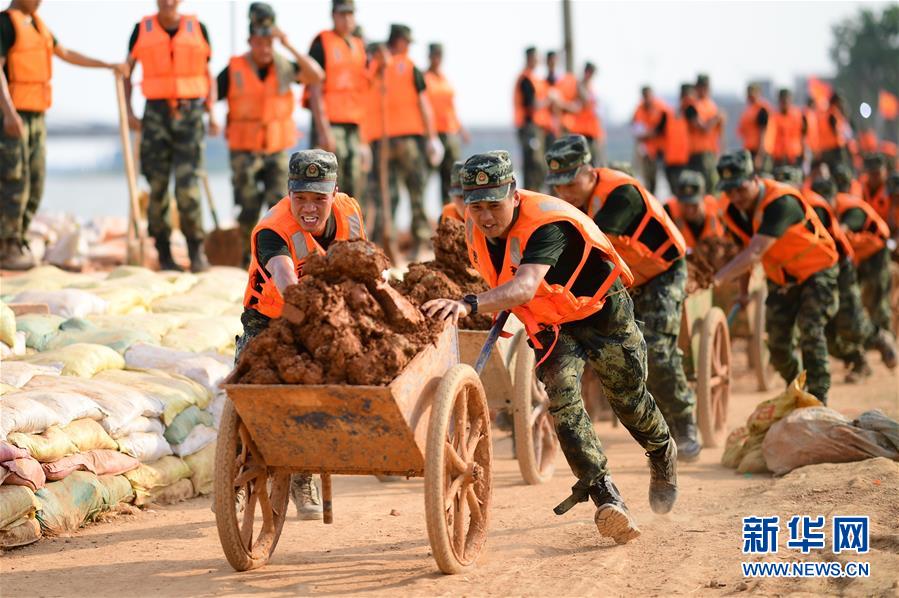 (防汛抗洪·圖文互動(dòng))(3)解放軍和武警抗洪搶險(xiǎn)部隊(duì)各級黨組織充分發(fā)揮戰(zhàn)斗堡壘作用