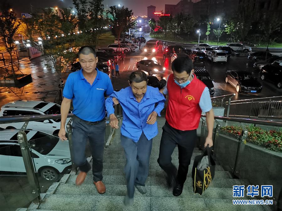 （防汛抗洪&middot;圖文互動）（3）洪水來襲，銅鑼聲在千年古鎮(zhèn)的雨夜響起