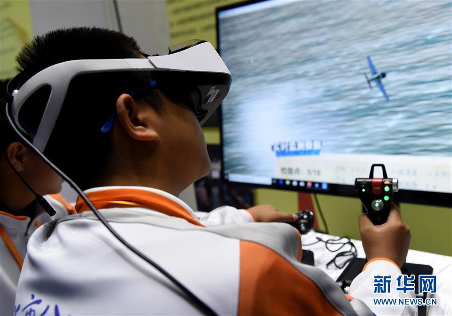 （新華全媒頭條&middot;圖文互動）（15）&ldquo;美麗的中國夢屬于你們&rdquo;&mdash;&mdash;以習(xí)近平同志為核心的黨中央關(guān)心少年兒童工作紀(jì)實(shí)