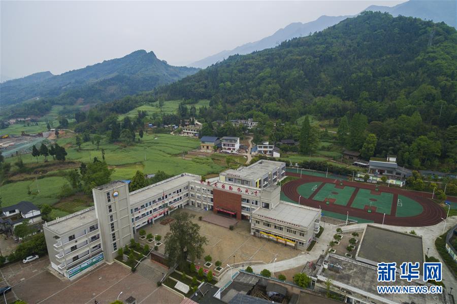 （新華全媒頭條&middot;圖文互動）（12）&ldquo;美麗的中國夢屬于你們&rdquo;&mdash;&mdash;以習(xí)近平同志為核心的黨中央關(guān)心少年兒童工作紀(jì)實(shí)