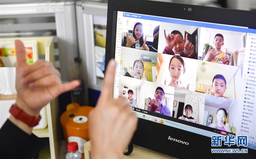 （新華全媒頭條&middot;圖文互動）（17）&ldquo;美麗的中國夢屬于你們&rdquo;&mdash;&mdash;以習(xí)近平同志為核心的黨中央關(guān)心少年兒童工作紀(jì)實(shí)